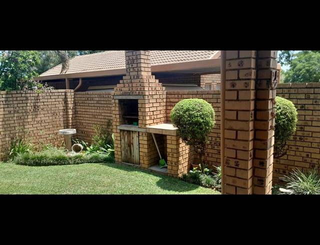 2 BEDROOM TOWNHOUSE FOR SALE IN MAGALIESKRUIN